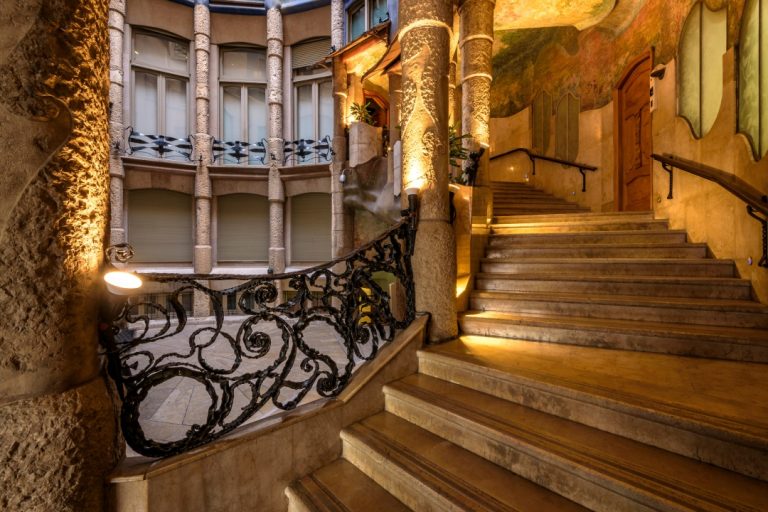 12035 01 Casa Mila La Pedrera Barcelona Antoni Gaudi 768x512