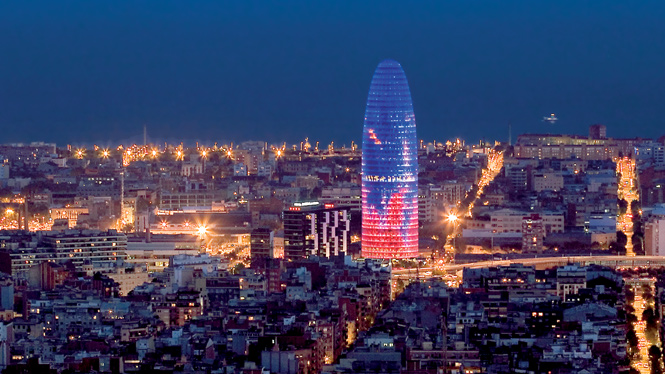 torre agbar noche arquitectura barcelona pf c1