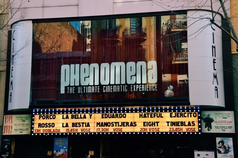 Exterior de la sala Phenomena 768x512